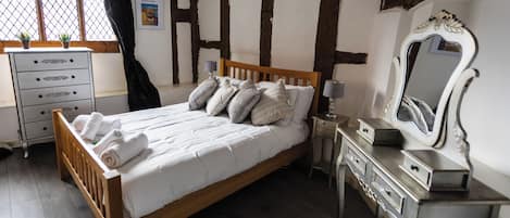 Traditional Suite, 1 Double Bed | Free WiFi, bed sheets