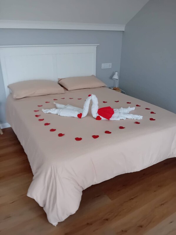 Apartment, 1 Bedroom, Terrace, Garden View | 1 bedroom - Terrace, Jacuzzi and Spectacular Views of the Estuary (Noia)