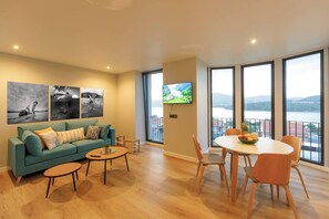 Leilighet, 2 soverom, balkong, hageutsikt | Oppholdsrom