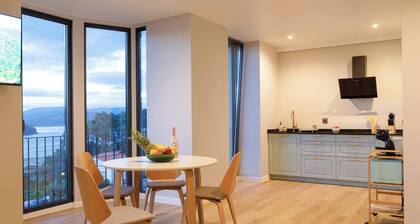 Garden and Views of the Estuary, Pets Welcome