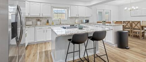 Microondas, horno, parrilla de estufa y lavavajillas