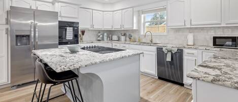 Mikrowelle, Ofen, Herdplatte, Geschirrspüler