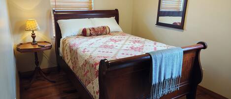 Basic House, Patio | Free WiFi