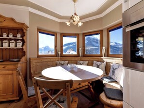 Maison, 6 chambres, fumeur, piscine privée | Salle à manger