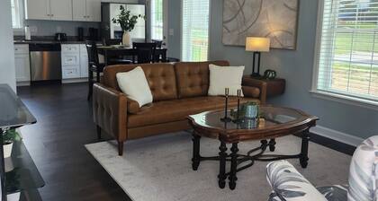 Charming 2-bedroom apartment in Hendersonville with AC