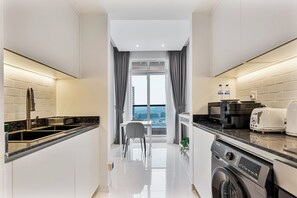 Fridge, microwave, oven, stovetop