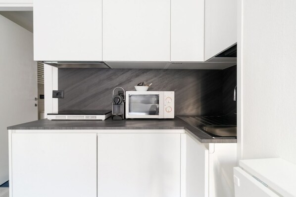 Fridge, microwave