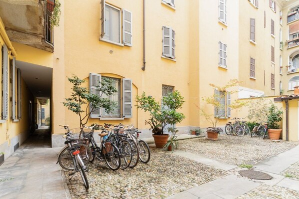 Property grounds - GuestHost - Bright Studio Apt MM2 Sant'Agostino (Milan)