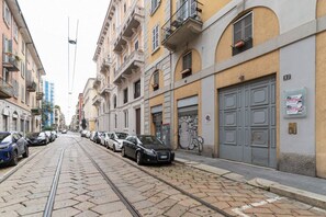 Parking - GuestHost - Bright Studio Apt MM2 Sant'Agostino (Milan)