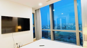 尊贵公寓, 3 间卧室, 阳台, 城市景观 | 防过敏的被褥、记忆海绵床垫、特色家居、办公桌