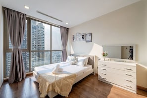 2BR Apartment Vinhome Central Park with Street View - Skyway | Premium bedding, memory foam beds, individually furnished, desk