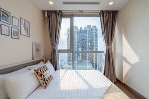 2BR Apartment Vinhome Central Park with Street View - Skyway | Premium bedding, memory foam beds, individually furnished, desk