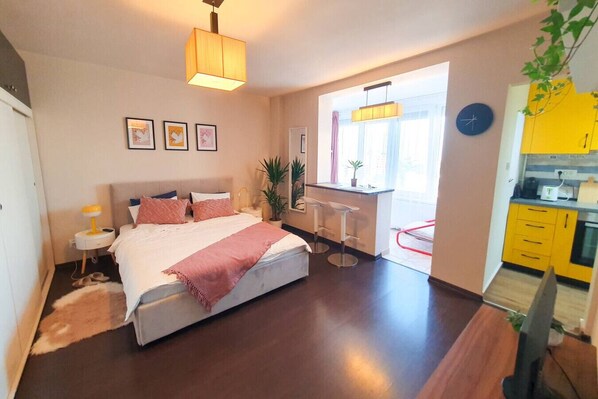 1 bedroom, in-room safe, desk, iron/ironing board
