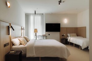 Family Suite | Free cribs/infant beds, free WiFi, bed sheets - Design Suites by Olala Homes  (L'Hospitalet de Llobregat)