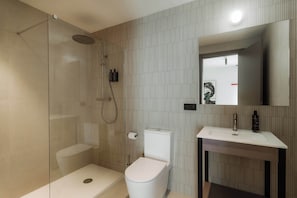 Suite | Badezimmer | Dusche, Haartrockner, Handtücher, Seife