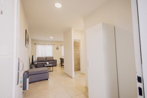 Classic Apartment, 1 Bedroom, Air conditioning | Living area