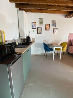 雪櫃、微波爐、爐具、廚房用具/餐具/器皿