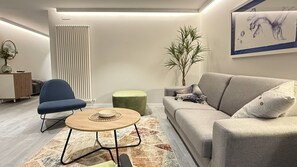 Smart TV, books, stereo