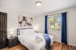 2 chambres, fer et planche à repasser, Wi-Fi, draps fournis