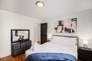 2 bedrooms, iron/ironing board, WiFi, bed sheets