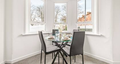 Cosy and Bright 3-Bedroom Flat
