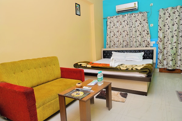 Deluxe Double Room, Balcony, Garden View | Desk, free WiFi