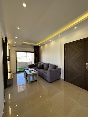 Apartment, 1 Bedroom, Accessible, Smoking | Living room