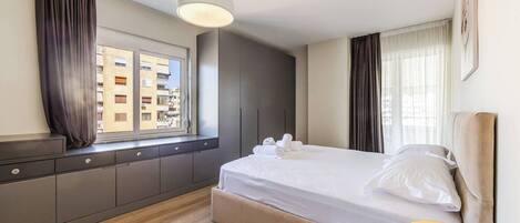 2 Schlafzimmer, Schreibtisch, Bügeleisen/Bügelbrett, WLAN