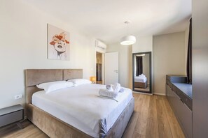 2 室のベッドルーム、デスク、アイロン / アイロン台、WiFi