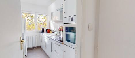 ثلاجة، فرن، ماكينة لصنع القهوة/الشاي، غلّاية كهربائية