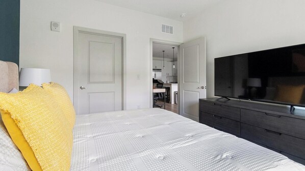2 bedrooms, desk, iron/ironing board, WiFi