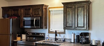 Beautiful, clean & cozy White House Cabin #3 near New Boston Texas