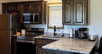 Beautiful, clean & cozy White House Cabin #3 near New Boston Texas