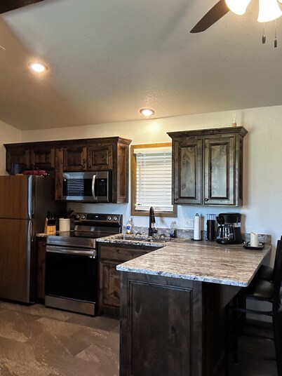 Beautiful, clean & cozy White House Cabin #3 near New Boston Texas