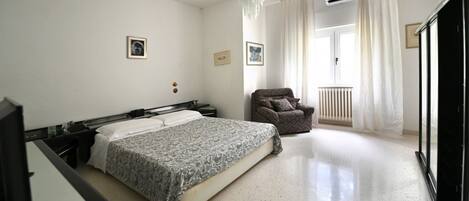 3 bedrooms, iron/ironing board