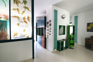 Interior - GuestHost - Roomy and bright 140 sqm apartment, accommodating up to 4 people, located on the first floor of a building without an elevator.The property is located in a semi-central area of ​​Matera, well-served by public transport and a short distanc (Matera)