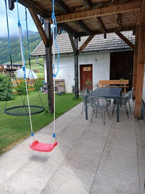 تناول الطعام بالخارج