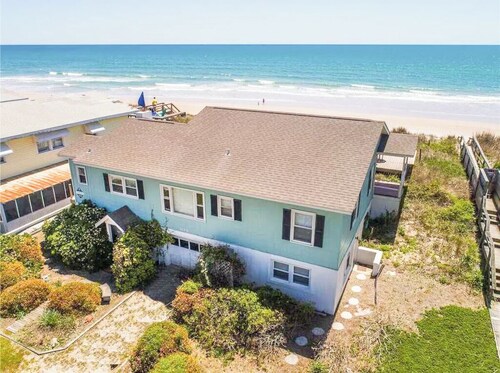 Cozy Classic Oceanfront 5-bedroom Beach Cottage in Surf City