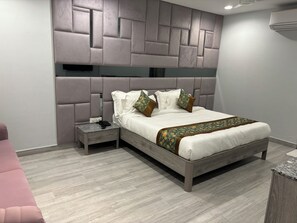 Deluxe Double Room | Free WiFi, bed sheets - The Byke Boutique - Amra Oasis Osian (Osian)