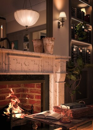 2 bars/lounges, cocktail bar