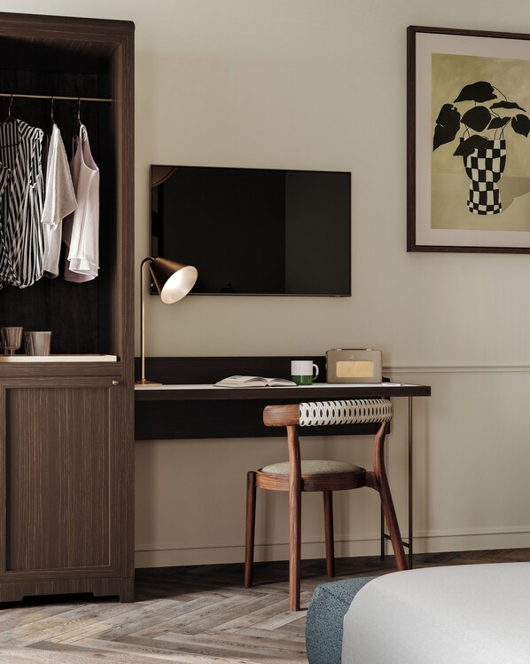 Minibar (mit einigen kostenlosen Artikeln), Verdunkelungsvorhänge