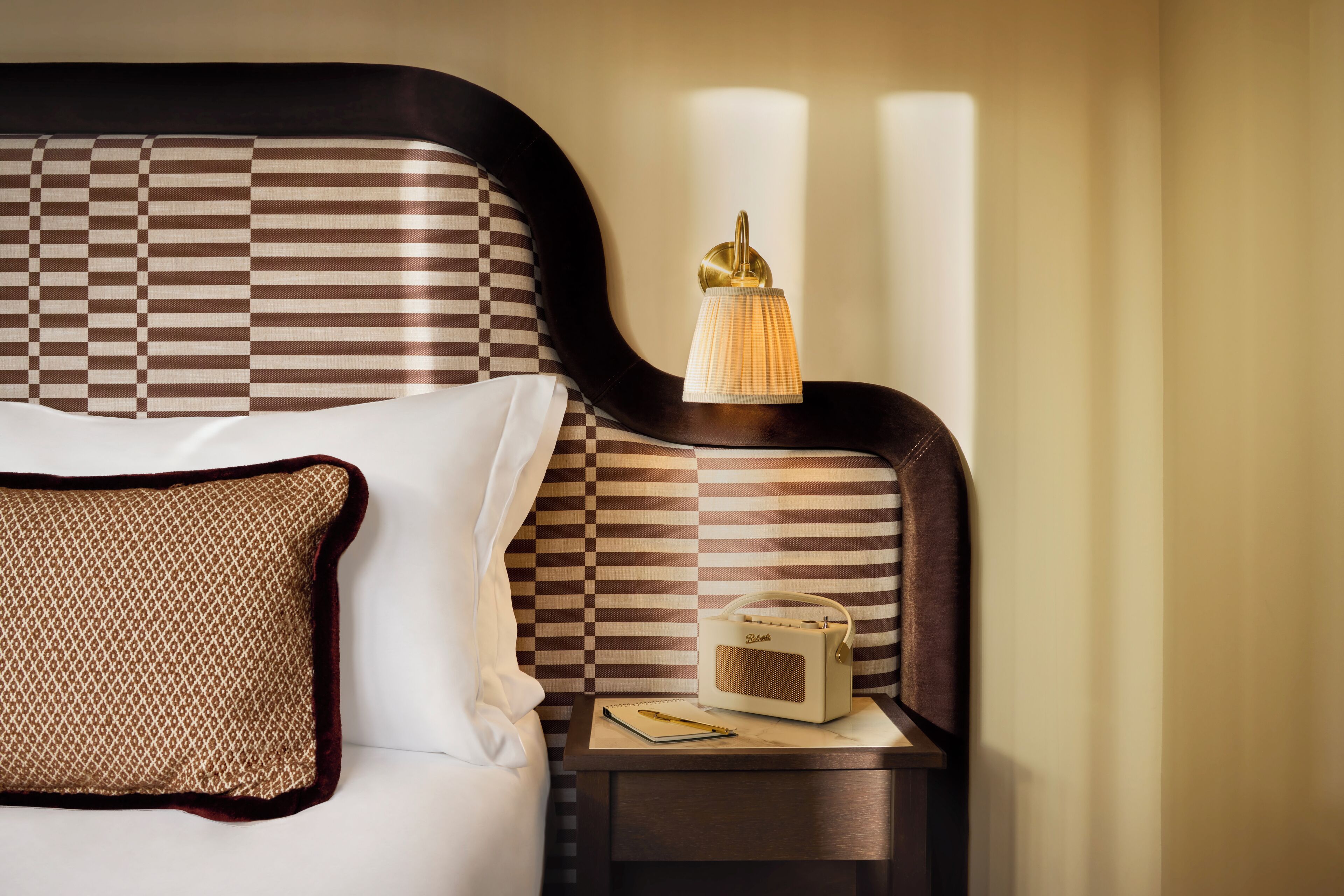 Chambre supérieure double | Salle de bain | Douche, séchoir à cheveux, serviettes fournies, savon