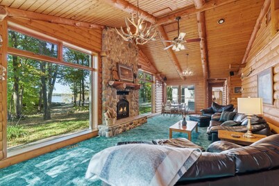 Westview Lodge - hot tub / pool / lake front / private / 2 fireplaces