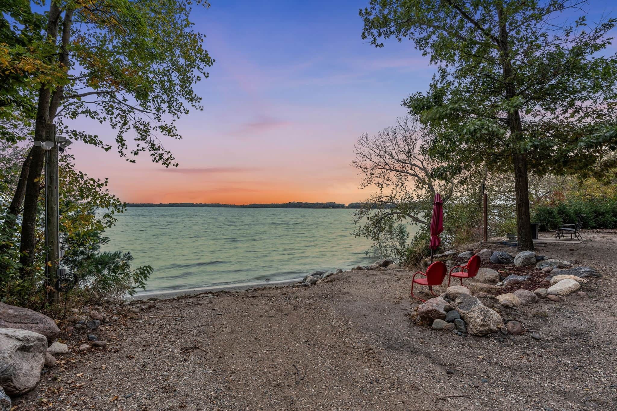 Plage, chaises longues, serviettes de plage