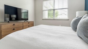 2 bedrooms, desk, iron/ironing board, WiFi