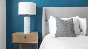 1 habitación, escritorio, tabla de planchar con plancha y wifi 