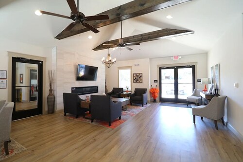 Landing | Incredible 2BD, Clubhouse, Gym