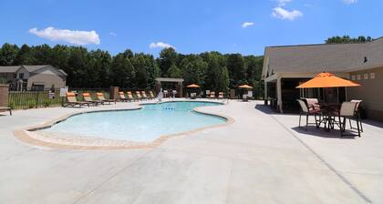 Landing | Modern 2BD, Gym, Pool