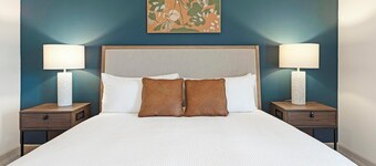 Landing | Modern 2BD, Gym, Pool