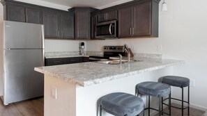 Refrigerador y comedor 